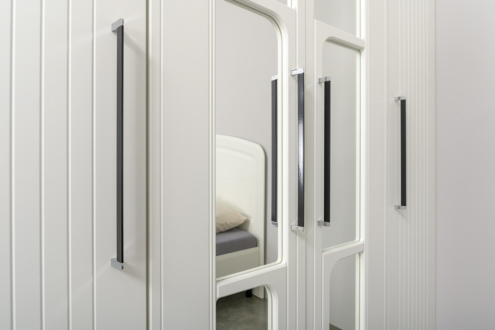 Шкаф для одежды "Валенсия" 13.329